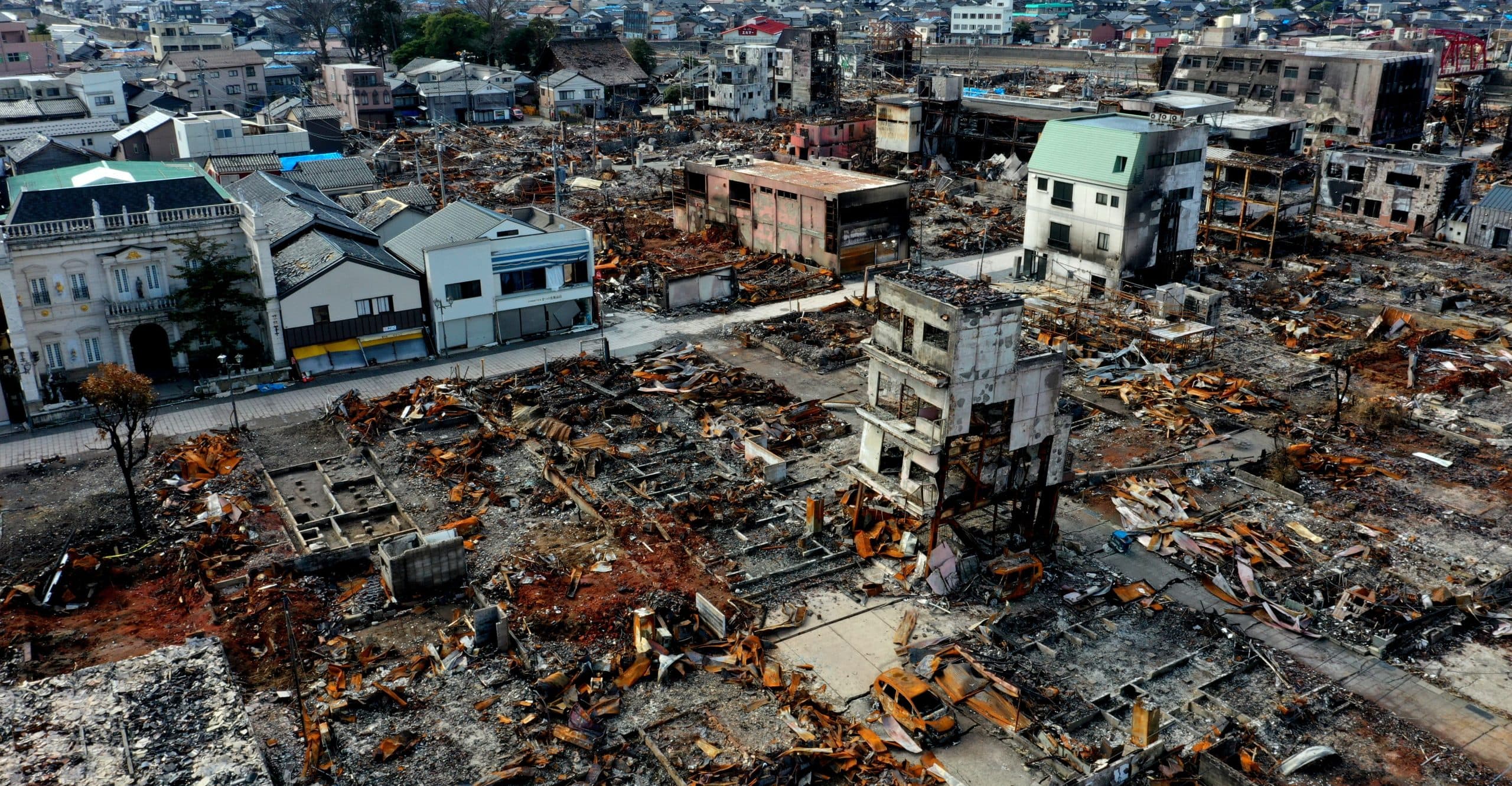 Earthquakes kill thousands. Scientists are racing to get ahead of them with early warnings.