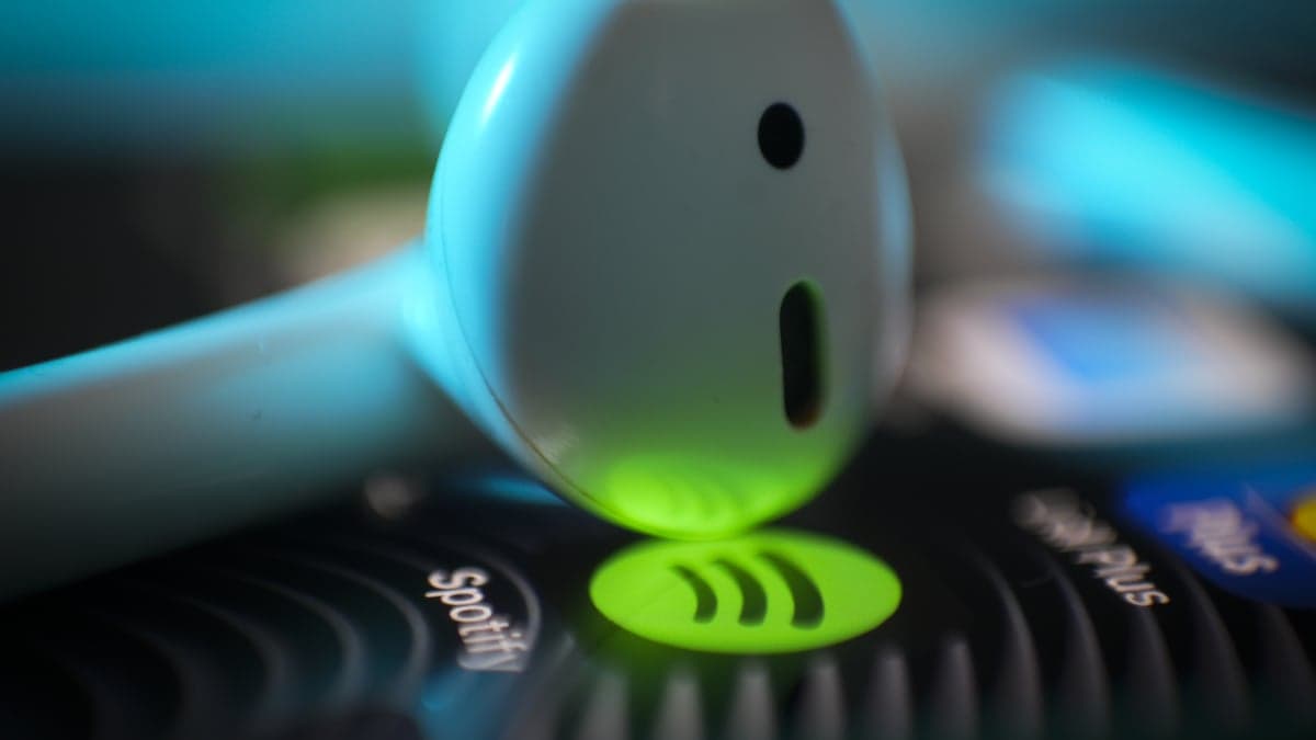 Spotify calls out Apple for removing volume control for connected devices