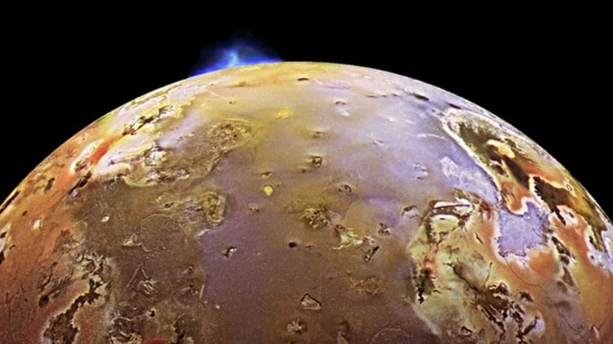 NASA spacecraft snaps photo of huge volcano forming on distant world